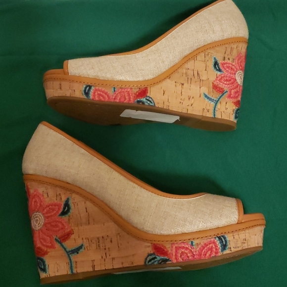 Antonio Melani Wedges (new) - Picture 4 of 5